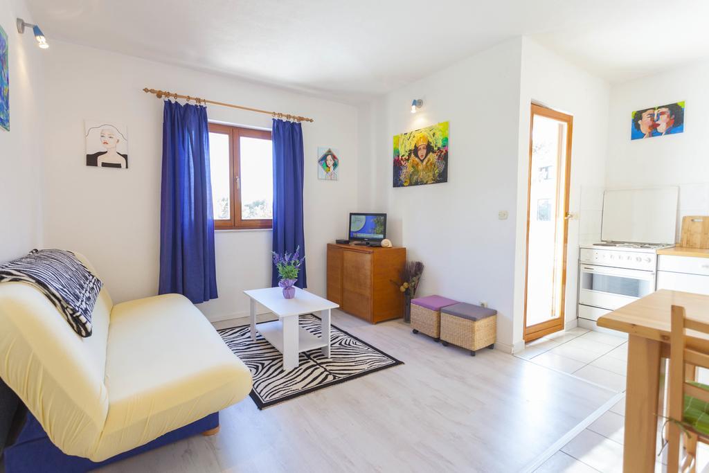 Meri Apartments - Puharic Makarska Bilik gambar