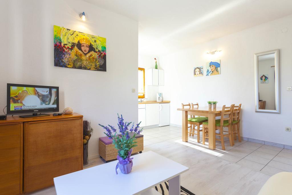 Meri Apartments - Puharic Makarska Bilik gambar